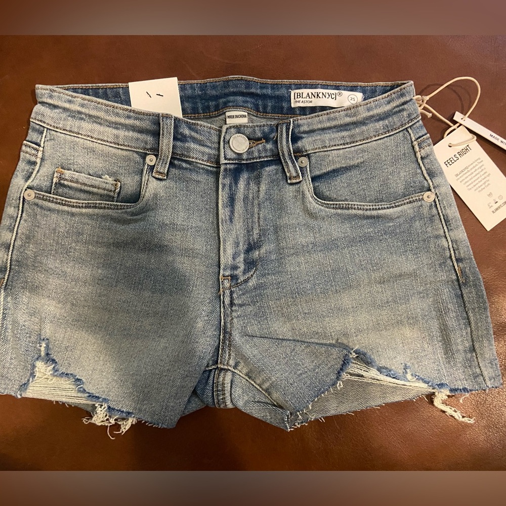 NWT! Blank NYC “The Astor cutoff shorts Sz 25